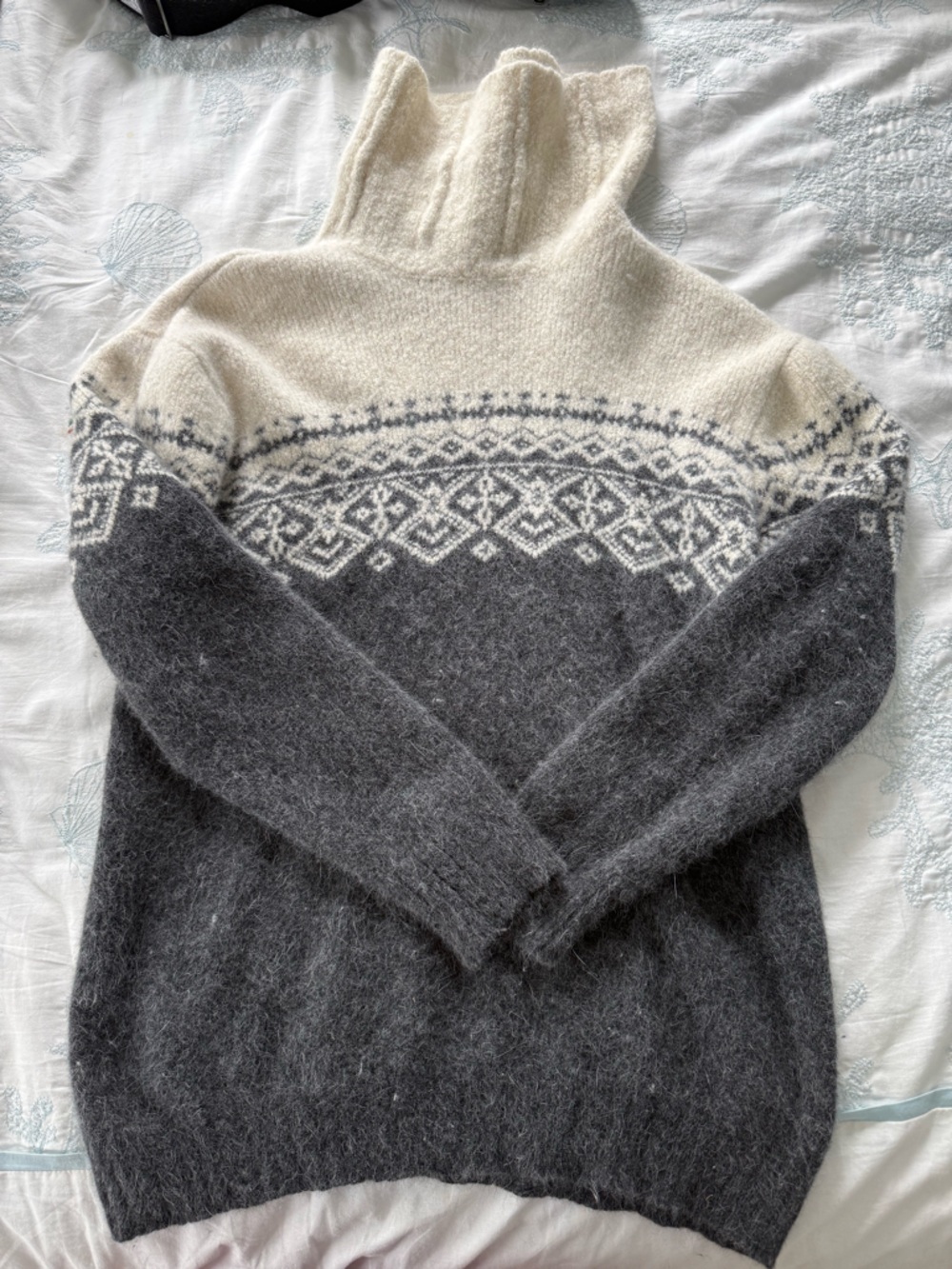 Women’s Wool Turtleneck Sweater Size L